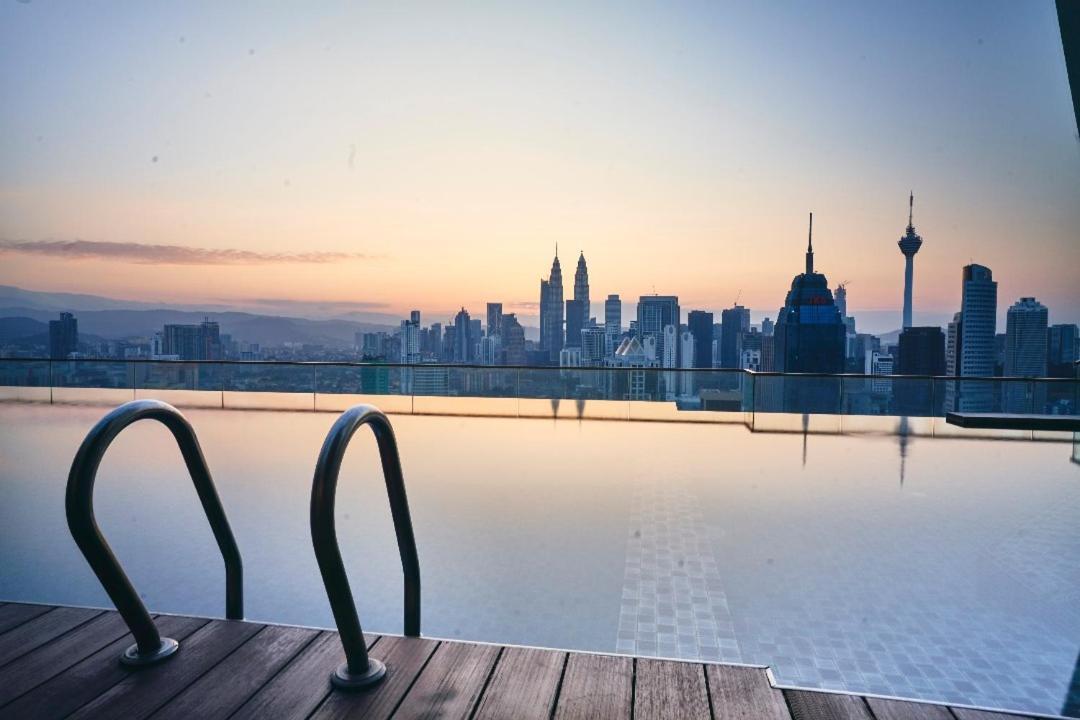 Regalia Suites Infinity Pool קואלה לומפור מראה חיצוני תמונה